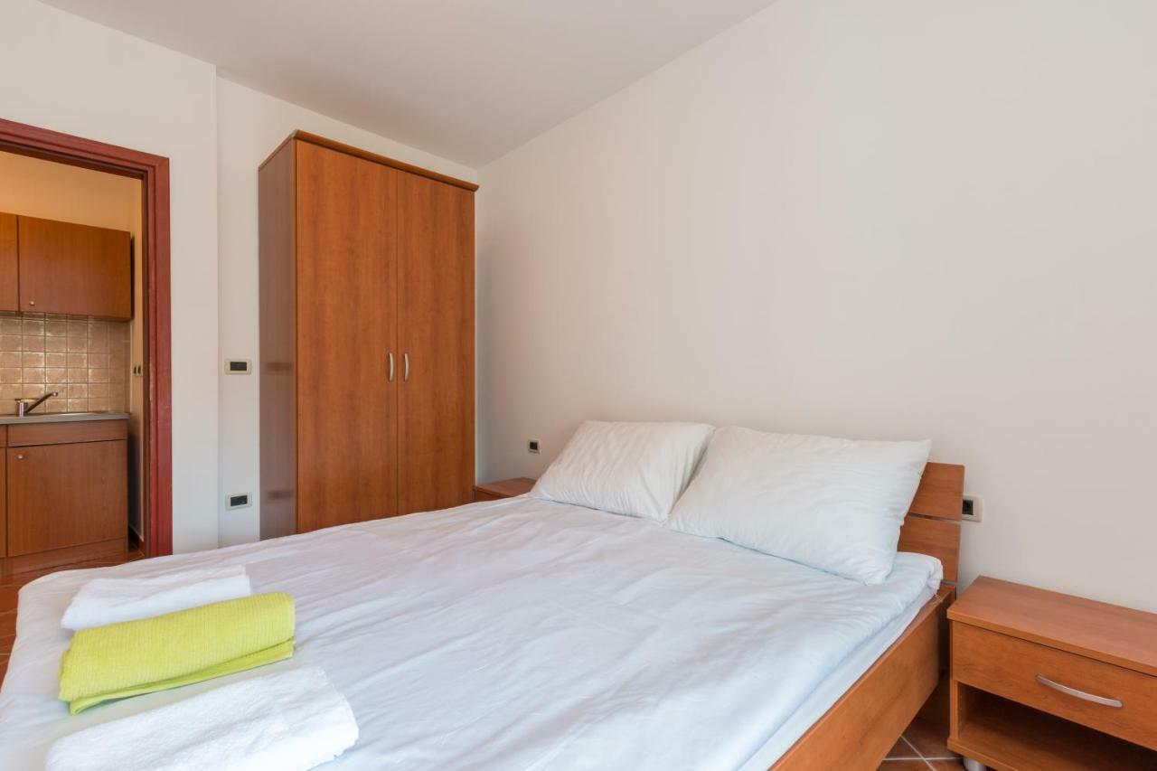 Apartments Riva Medulin Exterior photo